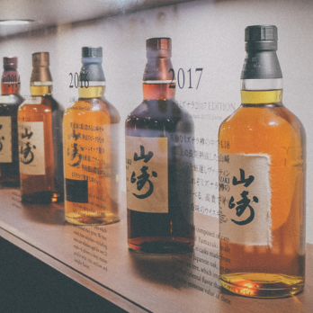 ⠀ ニッカウヰスキー80周年のテーマは、「心を熱くするウイスキー」。 TOYBOXでは、ロゴマークのデザインをはじめ、企画、ブランド戦略、クリエイティブを多岐にわたってトータルプロデュースしました。ニッカウヰスキーの創業者 竹鶴政孝氏のジャパニーズウイスキーへの