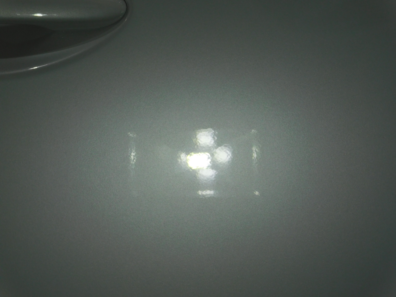 新型高級SUVに「銀色みたいな白」誕生!? 2022年秋発売「CX-60」向けにマツダが新色を開発くるまのニュース