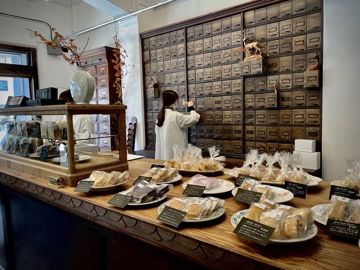 蔵前でコーヒーを。菓子屋シノノメ系列の 半月焙煎研究所かもめと街