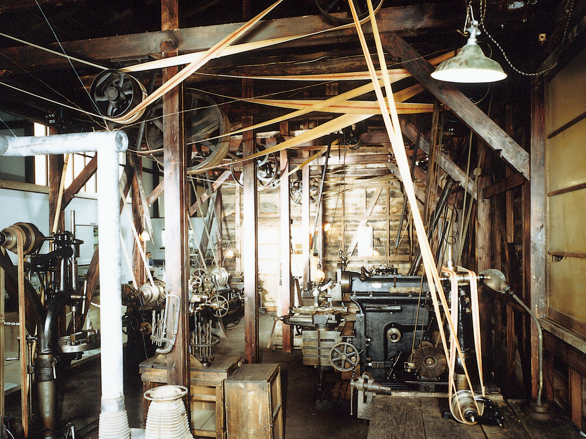 製紙会社の巨大な機械トップ３廣瀬製紙株式会社