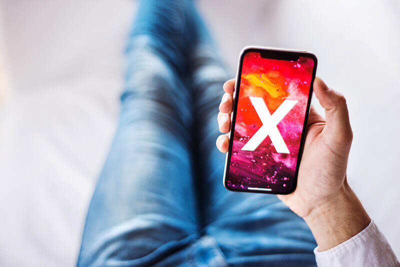 ベゼルレススマホの“ノッチ論争”を考える ギークの無軌道モバイル観測 Vol.011- エルミタージュ秋葉原