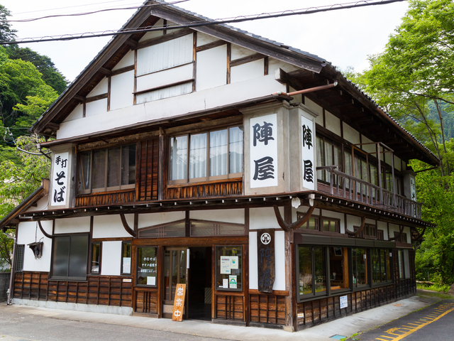 雨のゲイバー街 池袋ゲイバー街 豊島区・東京ディープスポット -