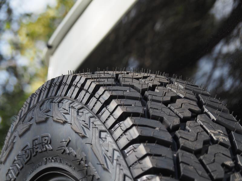 スタッドレスタイヤの見分け方！燃費の違いや寿命と価格差についても解説 - タイヤワールド館ベスト 店舗Blog