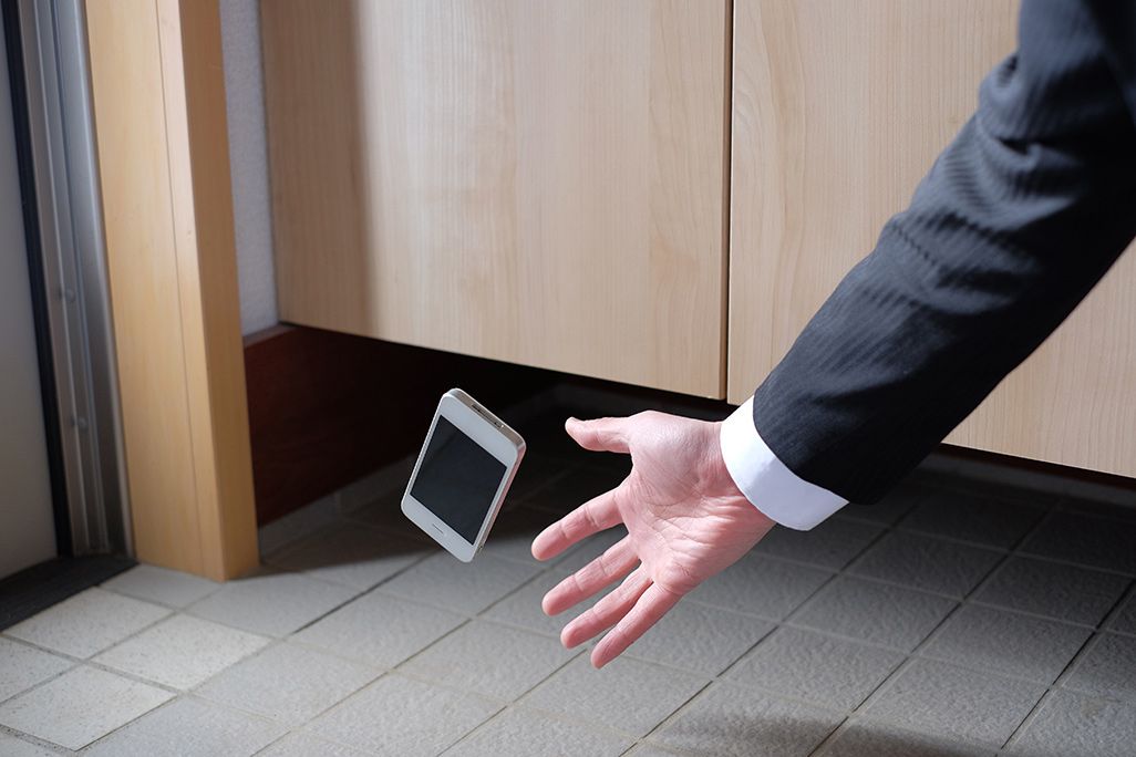 iPhoneを割れたまま使う人が気づいていない危険性！割れたまま放置しているとiPhoneが使用不能になるかも