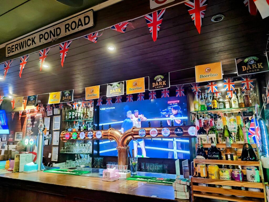 Pub Interior Beer Taps Blurry Bar-desk Foto stock 649945093Shutterstock