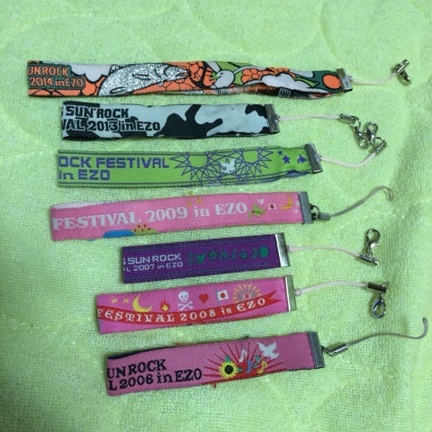 イベント用リストバンド 400枚 4色バラエティパック – 破れにくいデザインで再利用