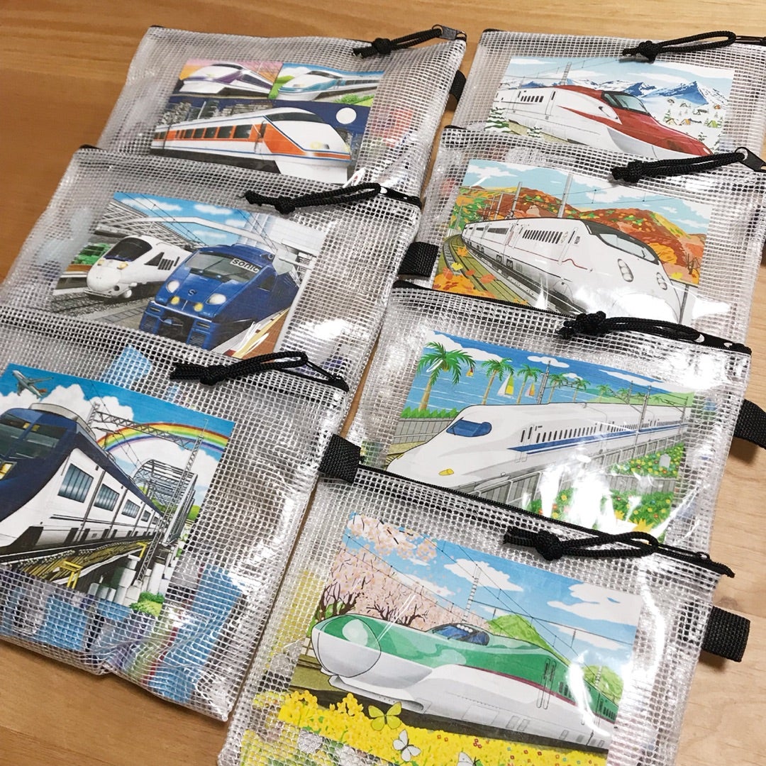 パズル収納 ピクチャーパズル。平面で収納する場所が確保できなくて、ダイソーのファスナーケースに入れて立て掛けておいたのですが、子供スペース再構築にあたり定位置を作ってみました。ファイルボックスに立て掛ける形でもよかったのですが、お店で売っているみたいに