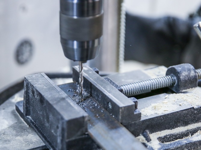 穴あけ加工のロット及び量産化は大阪のフィリールにお問合せをフィリール株式会社