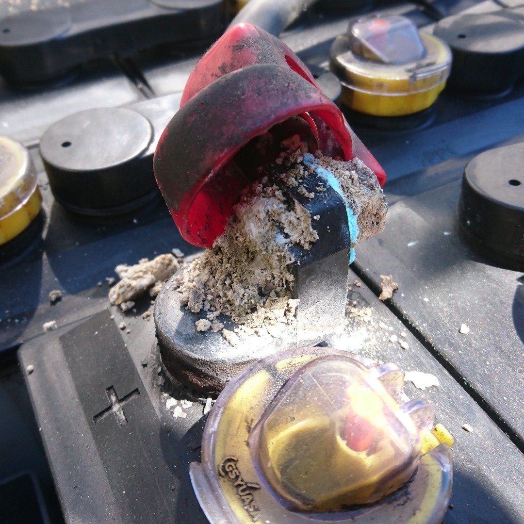 バッテリーの腐食汚れを落とす方法: 14 ステップ画像あり- wikiHow