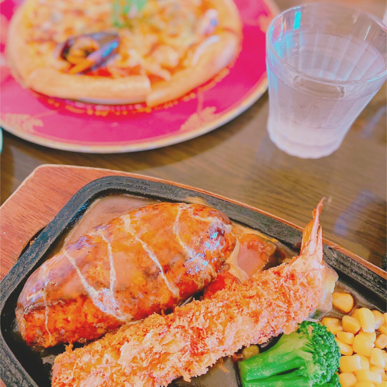 おはようございます☀️ そらり三日月店です🌙 今週も始まりました！今週のパフェです♪ 今週は最旬のいちじくと桃とグラノーラを沢山使った 