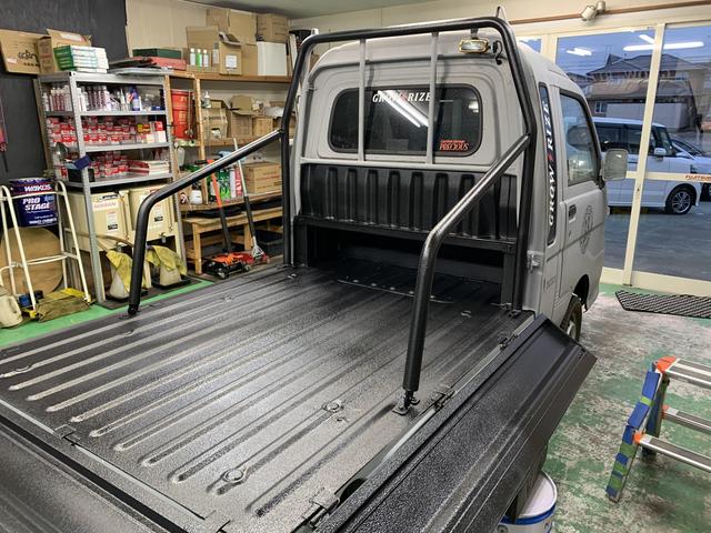 軽トラ1台で仕事とソト遊びを両立させる荷台カスタム！ 超簡単に脱着ができる軽トラの荷台専用キャリア「トラレール」 但東自動車J-tanto Vol.5 車のカスタムパーツ カー用品MOTA