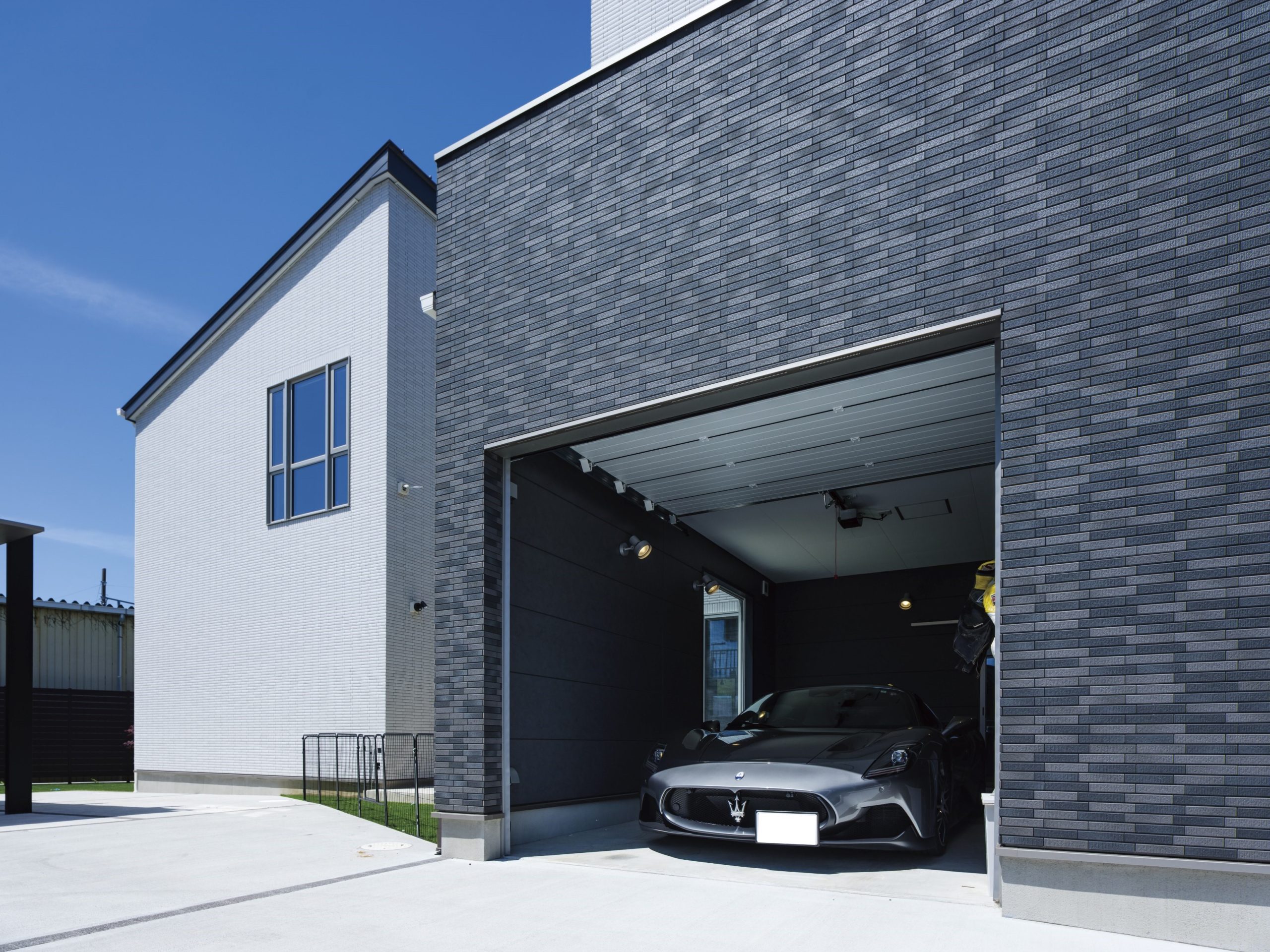 2階建て木造ガレージ『G-ATTIC』の施工事例3選