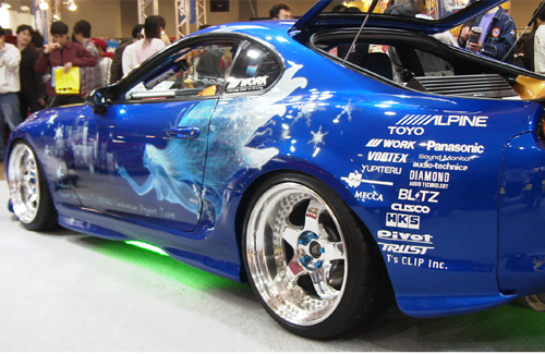 帰宅したら父がスケッチを描いていた 元カーデザイナー、おんとし82歳。 デザインの世界でもマーカーでこういうレンダリング絵を描く人、いまはもう少ないんだろうな。FIATデザイン