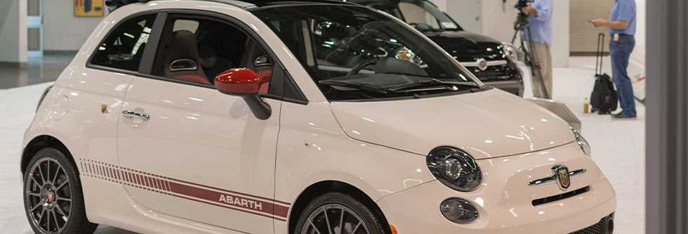 フィアット アバルト 500eの価格・新型情報・グレード諸元 価格.com