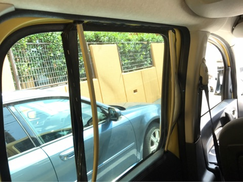 全車種OK。1枚15分110円車中泊網戸DIY。車種不問。超かんたんにできるダイソー車用網戸の作り方。https:youtu.be syL3dtpUkIw