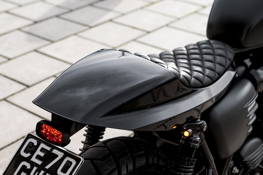 DトラッカーXのシート張替えレビュー頂きました。 デカール貼りはまだですがバイクバラバラから復活しました。 今回も張り替えありがとうございました。いつもながら良い出来で大満足です。 このバイクで6台目になります。 PCX125 XJR1300 CBR250R MT-09 Z900RS D