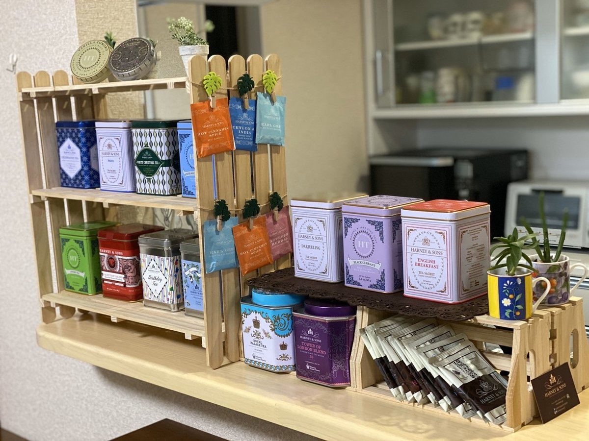 GOODデザインがいっぱい☆お菓子の缶をインテリアにRoomClip mag暮らしとインテリアのwebマガジン