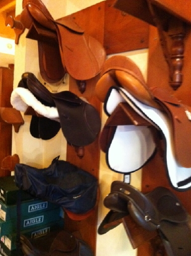 つくば乗馬用品・馬具買取 乗馬用品・馬具の買取についてつくばや土浦の質屋かんてい局お知らせ茨城県最大の質屋質屋かんてい局つくば店リサイクルショップ・買取・融資・販売・修理・WU質屋かんてい局