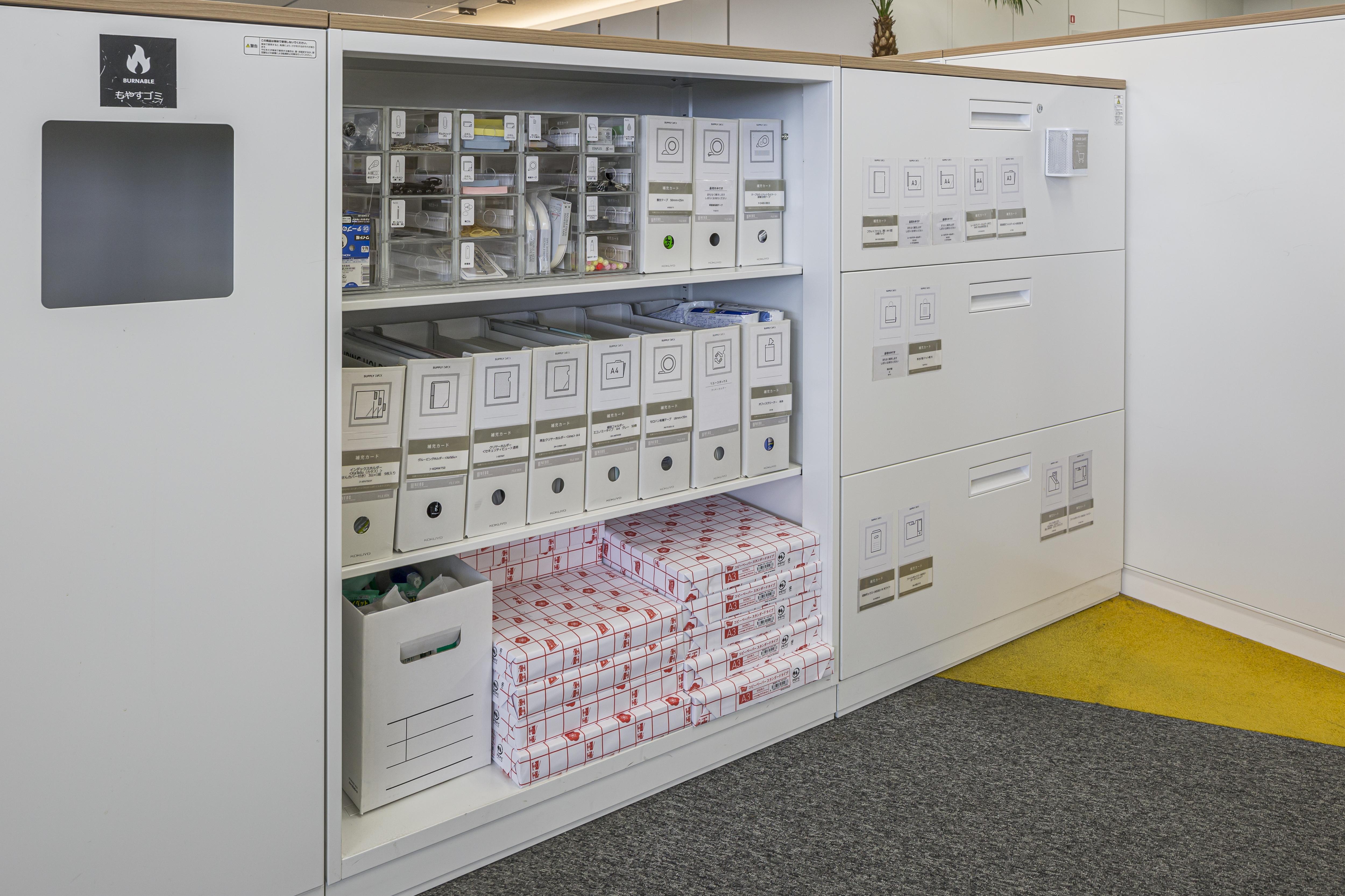 オフィスのデスクが書類でいっぱいになった時の処理方法は？コニカミノルタのオフィスデザイン・移転ソリューションコニカミノルタ