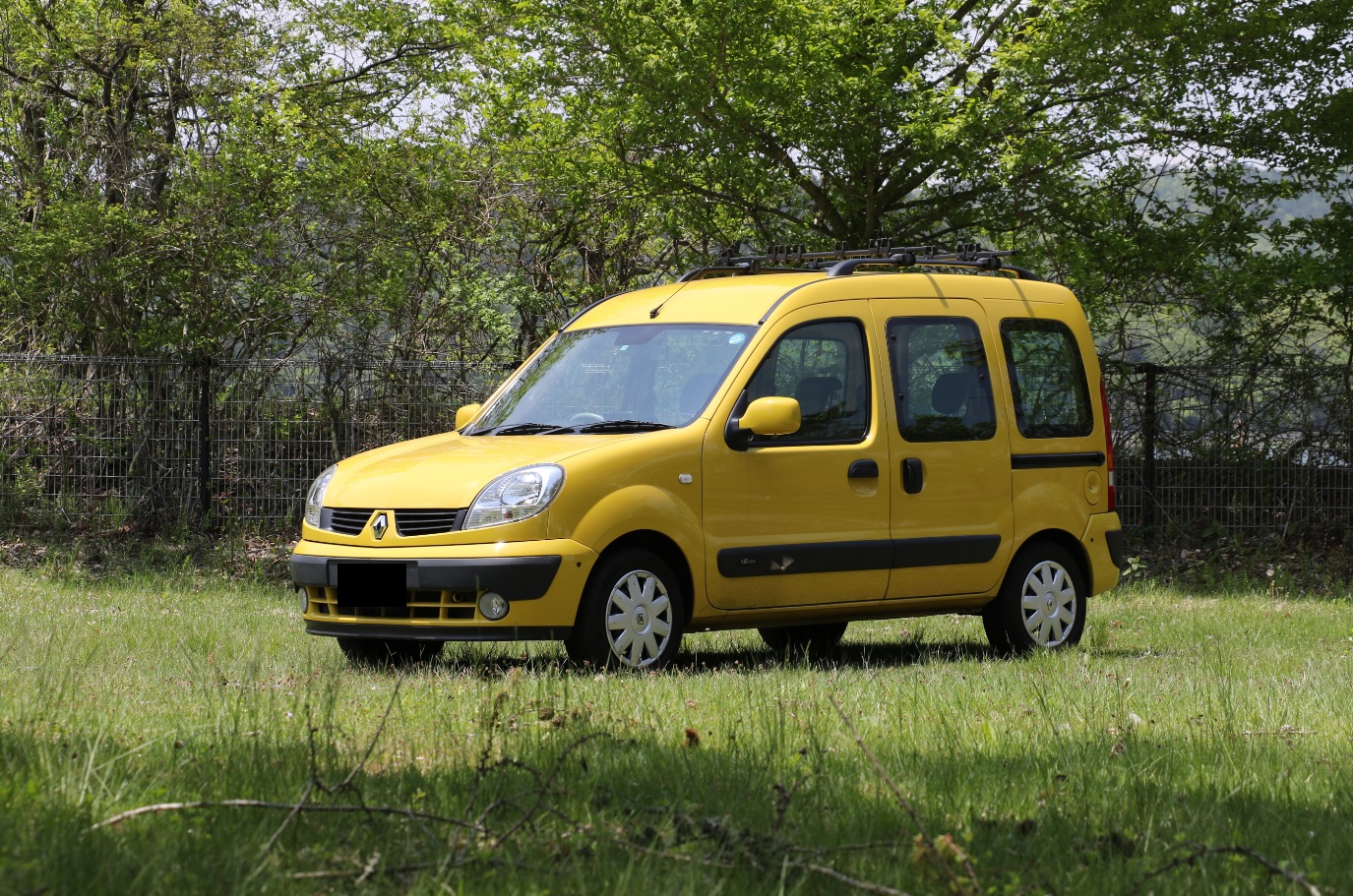 旧型カングー完売？！ : 「French」はじめました。福岡でルノーがたくさん