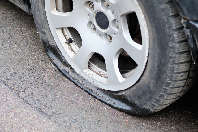 長瀞の傷跡 左前輪のサイドウォール : ジムニーシエラ JB43日記