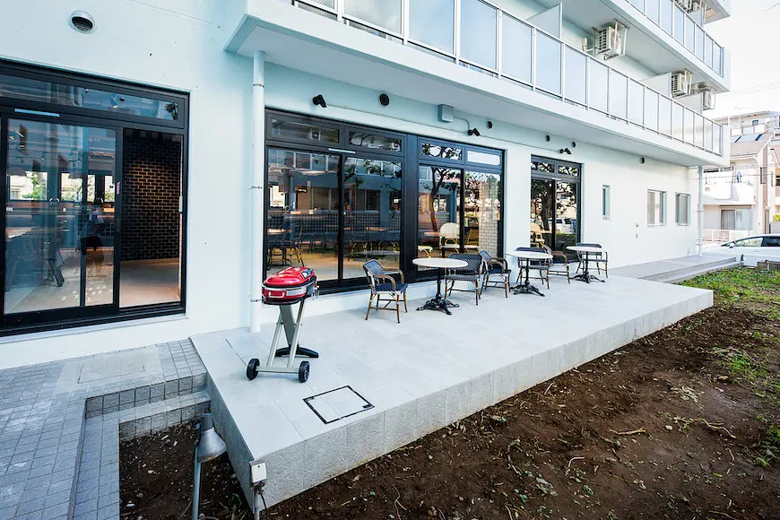 映画館併設のソーシャルアパートメント第2弾として注目を集めるネイバーズ武蔵中原。2019年9月オープンに向けて、現在リノベーション工事真っ只中です。ホームページでは毎週新情報を更新しており、先日は第一回目となる完成前内覧会の日程を公開しました。 こちらは早く