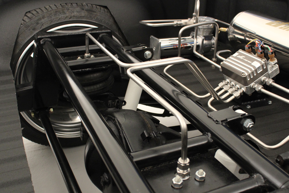 画像ギャラリー トヨタ「ハイラックス」を大胆ローダウン！ アゲ系カスタムからエアサス導入で一気に低くしちゃいましたAUTO MESSEWEB オートメッセウェブ〜 クルマを文化する