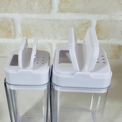 ▪️DAISO マグネット調味料ストッカー▪️ 人気収納グッズがたくさんある towerシリーズの中でも 注目のマグネット調味料ストッカー。 なんと DAISOからも出てました！ マグネットの強度も十分で 蓋の閉まりも◎！容量はtowerより少し少なめかなこれが100円なんて