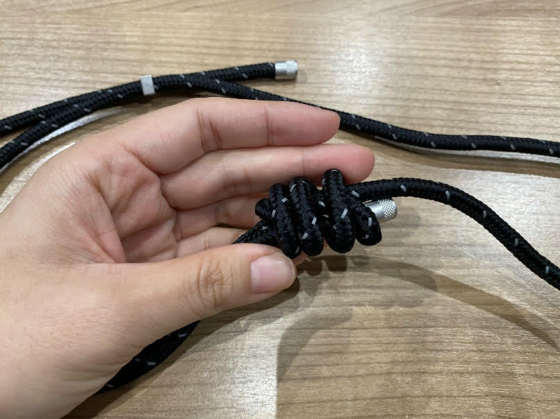 OTOMOストラップのアレンジマニュアル カラバリ豊富でお洒落なスマホショルダーストラップの結び方アレンジ集！おしゃれに携帯を使って気分もルンルン♪ちなみに今なら50%OFFのクーポンも