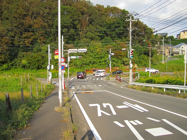 黄信号は「注意して進め」 ？ そんなわけないでしょ!!! では黄信号点滅は？ 誤解されやすい信号機のルール - 自動車情報誌「ベストカー」