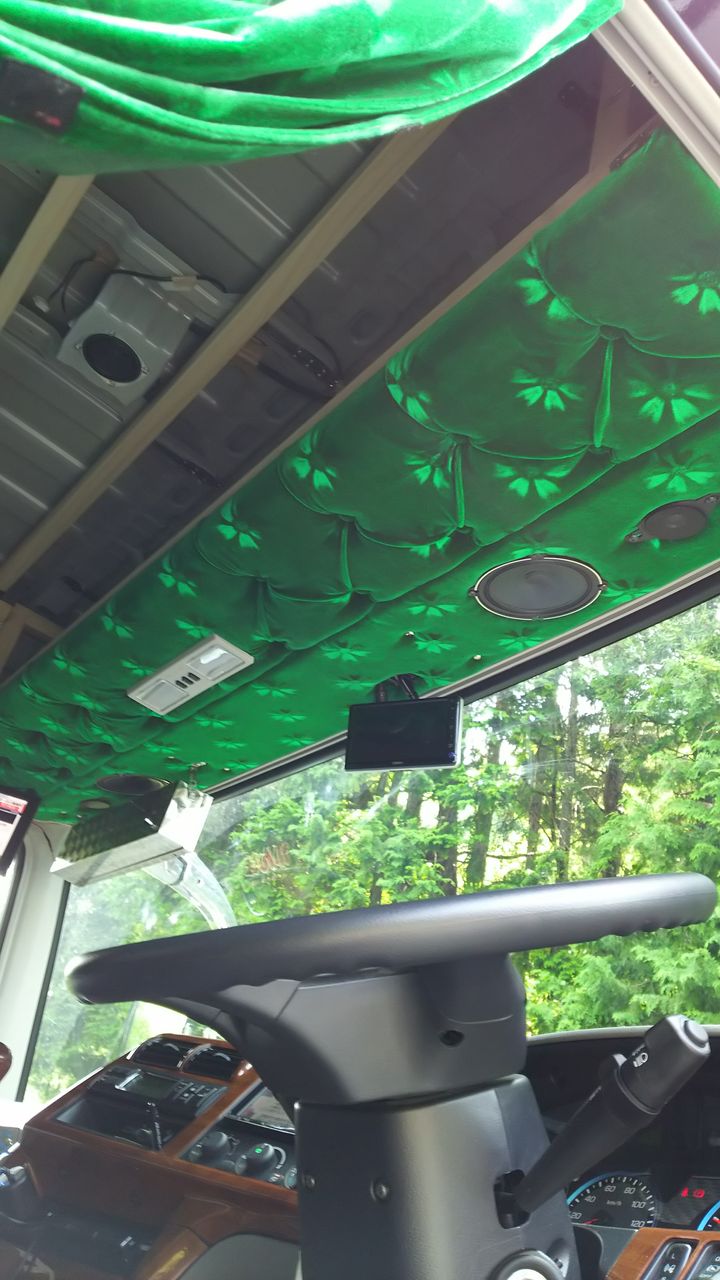 大型トラック 18トントラック 内装 内装張り替え レザー トラック益城町・熊本市、東区、中央区、南区、北区、西区・嘉島町・御船町・戸島・菊陽町・合志市・宇土市・宇城市、他地域のお客様も大歓迎です！ グーネットピット