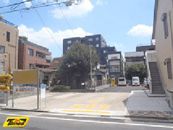 池袋東口公共地下駐車場 バイク駐輪場MEQQE めっけ