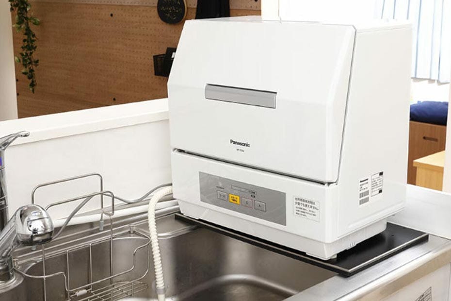 狭いキッチンでも大丈夫！食洗機用の台やラックの3パターンを解説