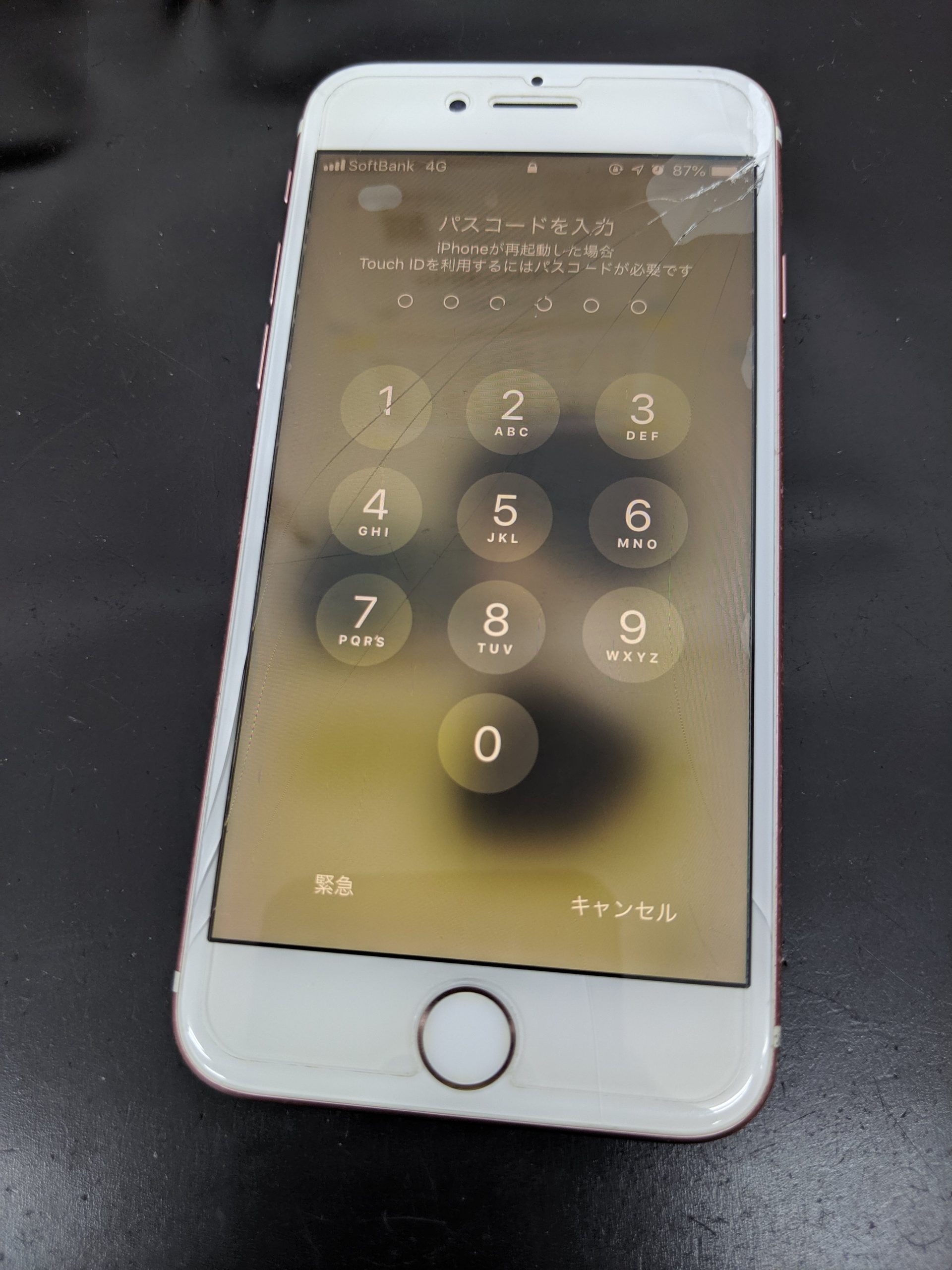 スマホの画面が割れてもそのまま使えるの？すぐに画面交換をした方が良い理由とは？スマホ・iphone修理のスマホスピタル