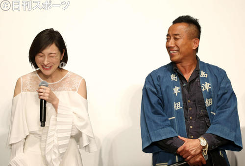 長渕剛の妻・志穂美悦子 薬師寺で涙の歌唱 同所で10年ぶり献花「夢が叶った」―