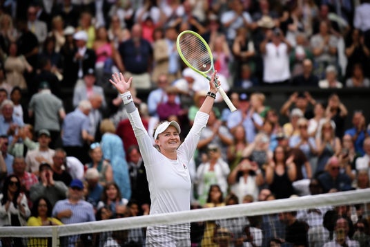 全仏Vのクレイチコバ「恩師が空から見守ってくれた」 - 日本経済新聞