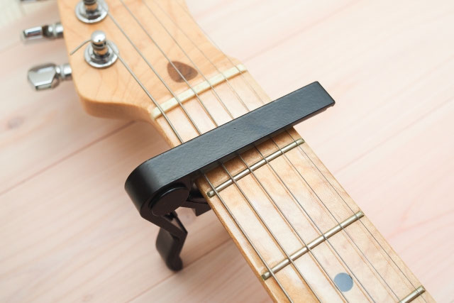 カポタストの使い方と意味をギター初心者向けに解説します