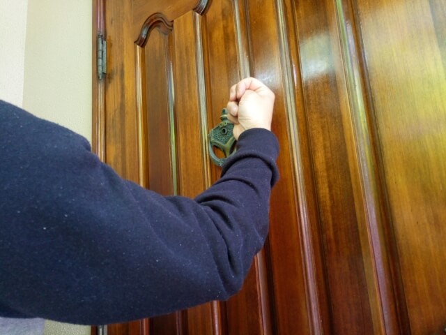 面接マナー ドアは何回ノックするべき？面接の入室マナーを簡単解説キミスカ就活研究室