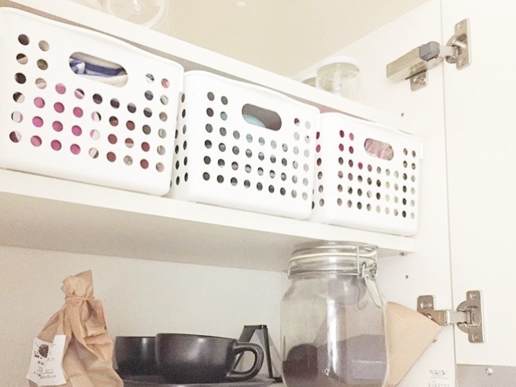 築30年賃貸押入れクローゼット化, 1人部屋のない主婦🙋‍♀️, 息子の部屋のクローゼットに, 服を入れていたけど,コレクションを飾りたいからと、, クローゼットから退去命令がでました😂, 服はかけて収納したいから, 押入れをクローゼット化✨,ニトリの「押入れハンガーラック」と, 「衣類収納アップハンガー」を使ったよ😊, 1人部屋ほしいなぁ🥹,,