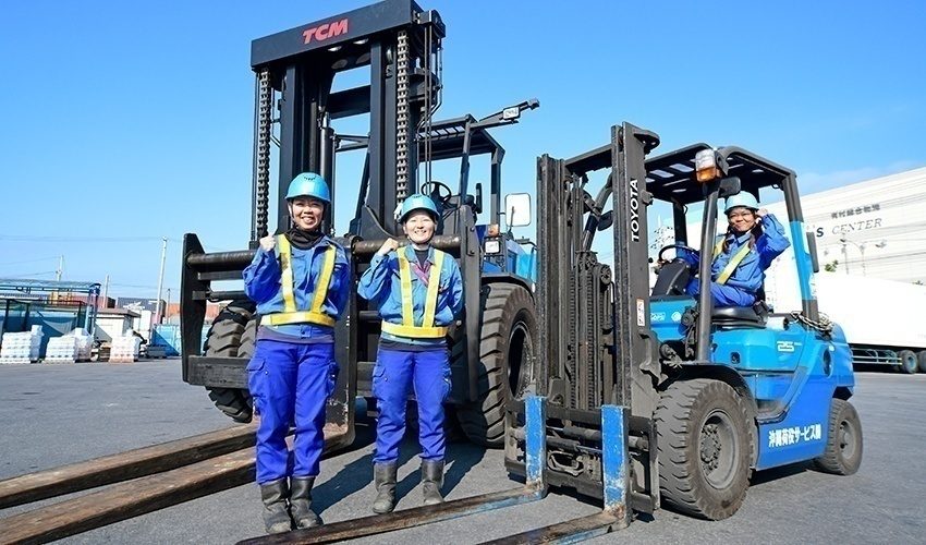 フォークリフト女子急増中！女性が選ぶ理由と長く働ける職場の特徴 - マツダ株式会社 リクルートページ