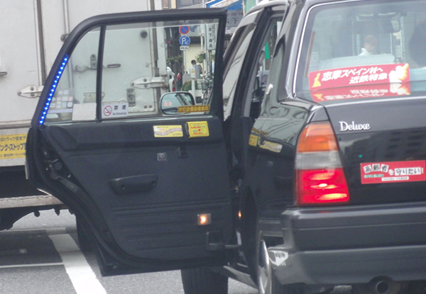 画像ギャラリータクシーの自動ドア「おもてなし」だけが理由じゃなかった 実は「事故」が大きな要因乗りものニュース