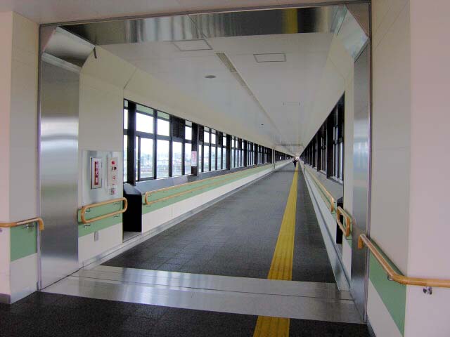 成田国際空港第2旅客ターミナル連絡通路ContentsLIGHTING STYLE Vol.9パナソニック照明設計サポートP.L.A.M.照明器具電気・建築設備 ビジネス 法人のお客様Panasonic