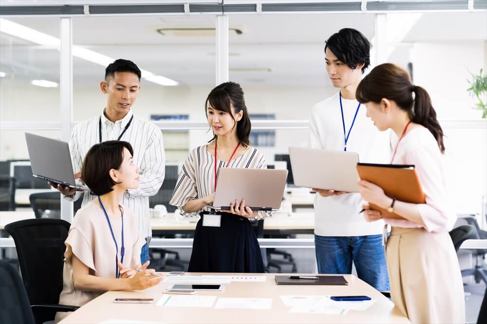 2024 フリーランスプログラマーになるには？独立の手順や年収目安を解説 - プロエンジニア