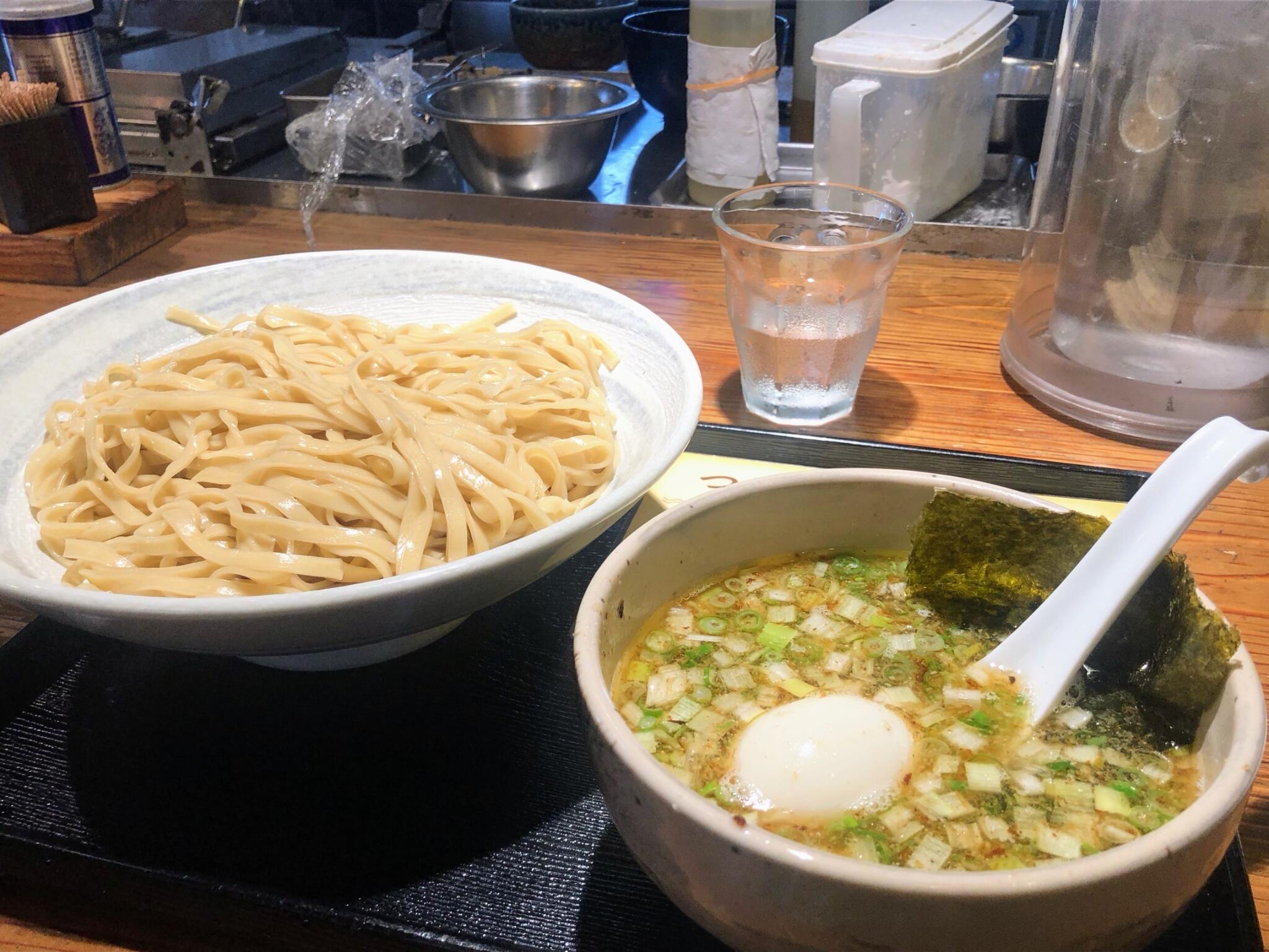 新居浜 小原屋台: 夜のラーメンとグルメ体験