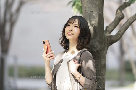 46.様々なアングルからの両手でスマホを持つ イラスト・漫画素材 無料サンプルございます - -手・足のイラスト・漫画・アニメーション用素材-ΛΔ -BOOTH