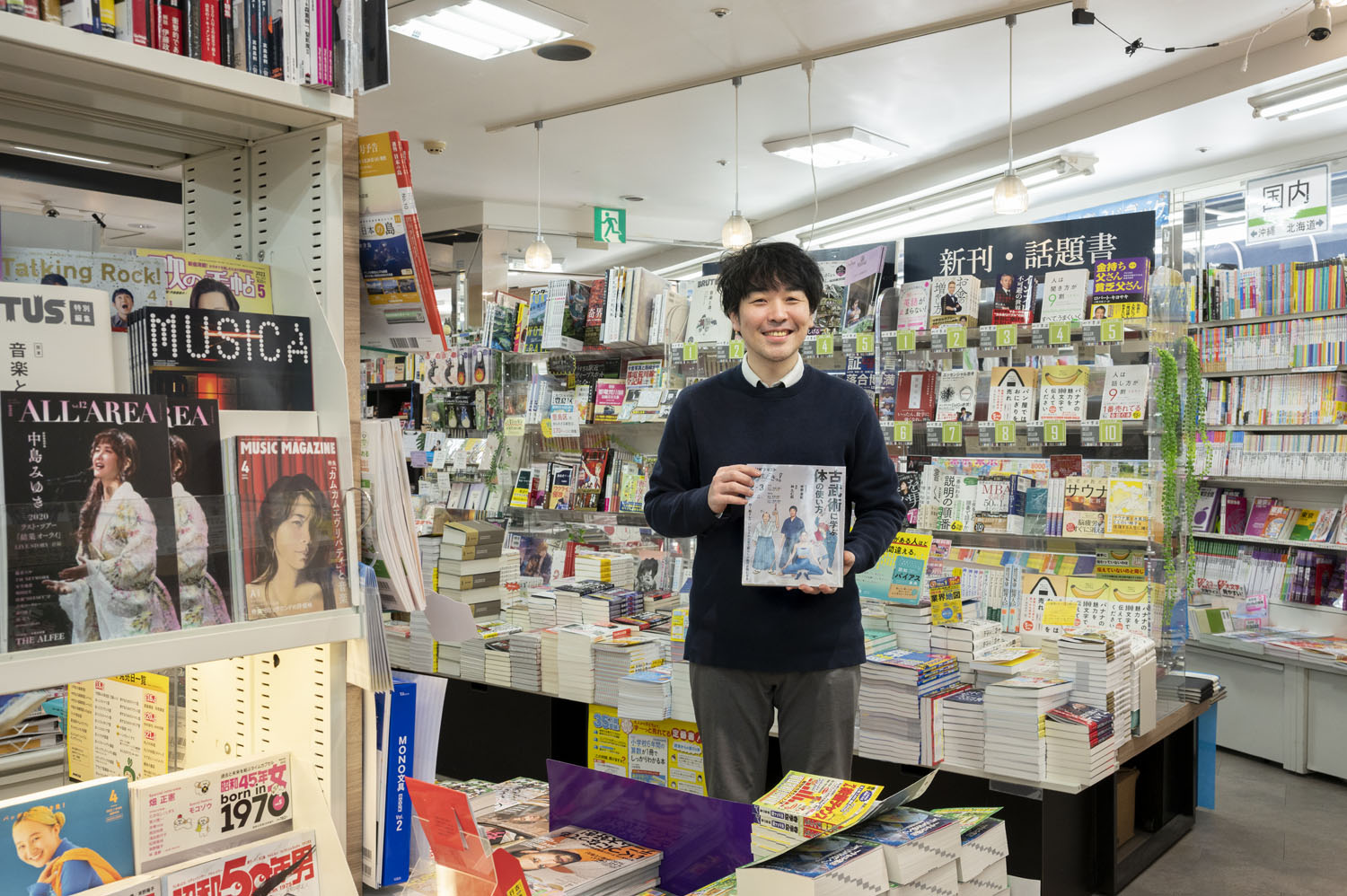 カフェ併設のおしゃれなベトナム語書店〜 Ishite Book Cafe （四ツ谷）