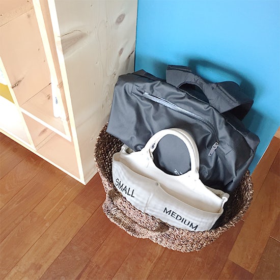 カバン置き場は定位置が大切! 玄関リビングのおしゃれ収納20選