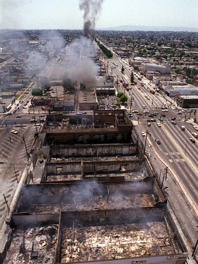 差別抗議デモ、92年ロサンゼルス暴動と違いは - WSJ