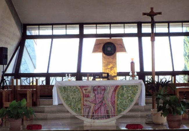 ３日目の午前中は ユダヤ人ゲットー 居住区 と シナゴーグ ユダヤ教会堂 の 修復作業現場を訪問。 ヴェニスのゲットーは 16世紀初頭に確率されたもので ヨーロッパ最古と されているそうです。 美しいベニスの 街並みを眺めながら 水上タクシーで 向かいます。 お昼は