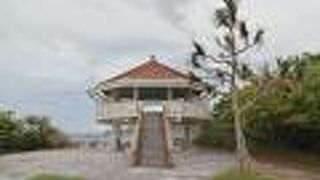 Jugetsudo 寿月堂この春の寿月堂の新作スイーツ「中嶋農法栽培の抹茶と石挽きほうじ茶のカヌレ」。フランスのボルドー地方で誕生した伝統的な焼き菓子「カヌレ」を寿月堂のお茶をたっぷり使用して仕上げました。抹茶やほうじ茶の豊かな味わいとバターの風味がベスト